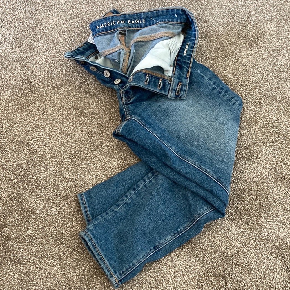 NWOT American Eagle “Tomgirl” Stretch Mid-Rise Cropped Jeans 💙